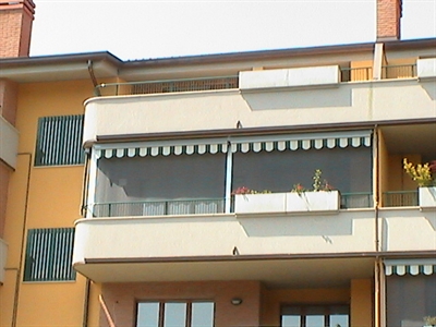 Chiusura balcone con zanzariere